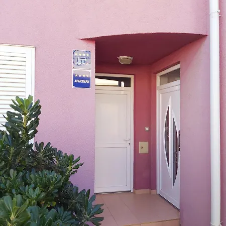 Nika, 4*, 2-bedroom, Barbecue * Baska (Krk)