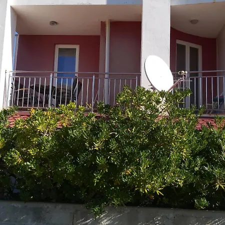 Nika, 4*, 2-bedroom, Barbecue Apartamento Baška