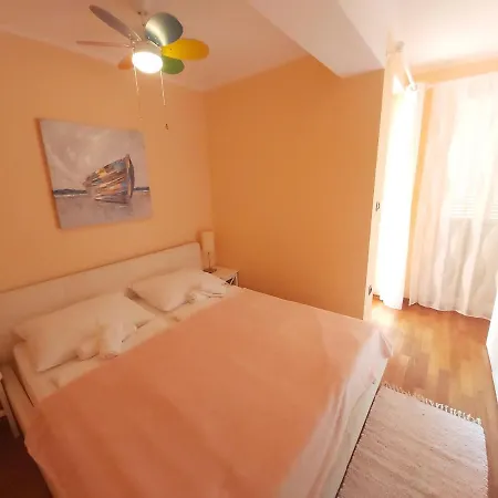 Nika, 4*, 2-bedroom, Barbecue Apartman Baška